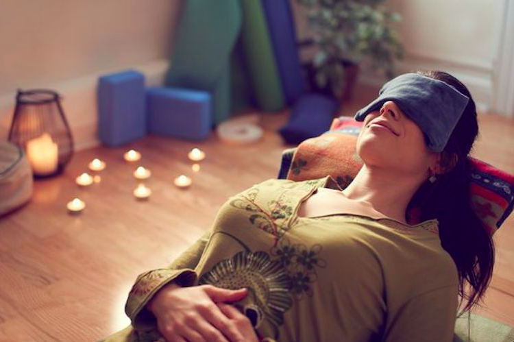 寝れない人必見！眠りを深くする夜のおすすめヨガ5選